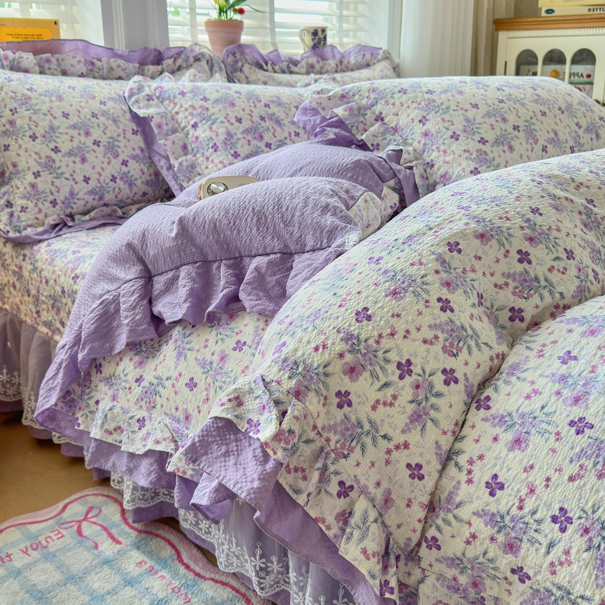 91家纺网 家纺一手货源 找家纺 雅眠居 2026直播爆款泡芙双层纱蕾丝花边被套款床盖款四件套 紫雾