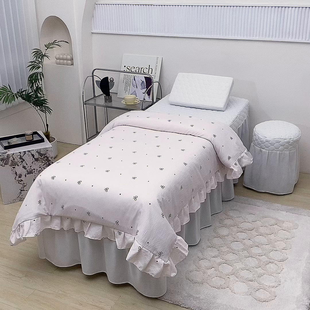 91家纺网 家纺一手货源 找家纺 乐逸家纺 2026新款源头工厂美容床罩套件可定制可以刺绣logo四季款亲肤 小清新蝴蝶结拼白