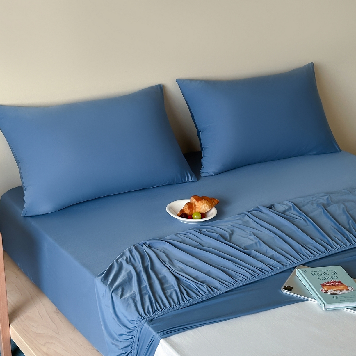 91家纺网 家纺一手货源 找家纺 （总）RYB红黄兰 2026新款设计师原创A类锦氨贴布绣超凉感床笠三件套床笠单件