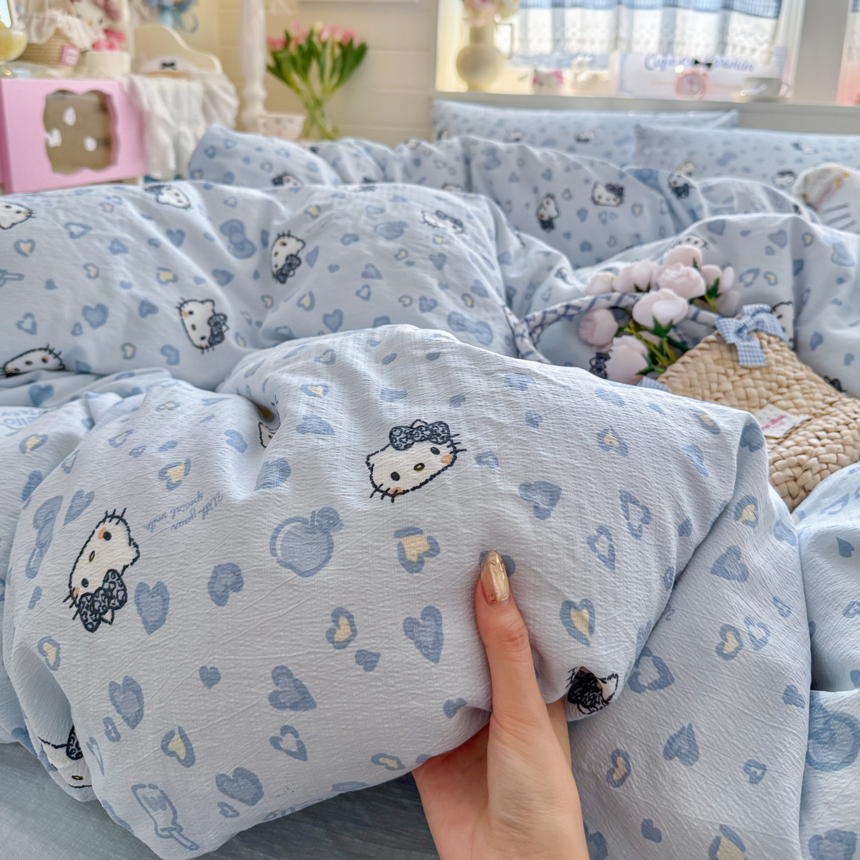 91家纺网 家纺一手货源 找家纺 初念 2026新款云感纱印花四件套 冰蓝凯蒂