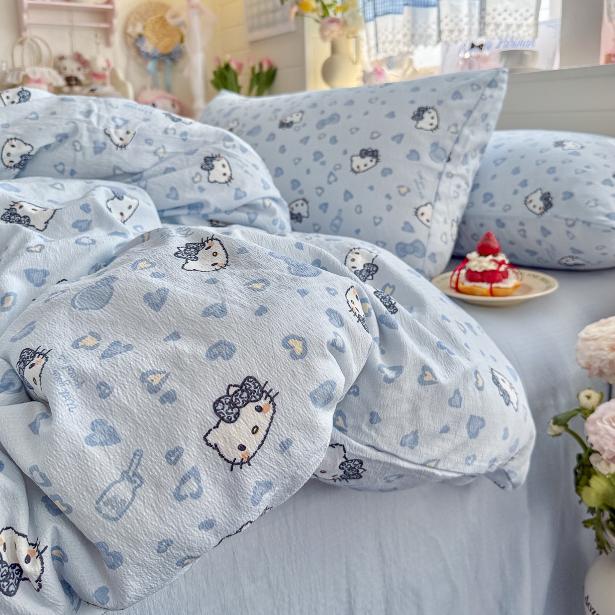 91家纺网 家纺一手货源 找家纺 初念 2026新款云感纱印花四件套 冰蓝凯蒂