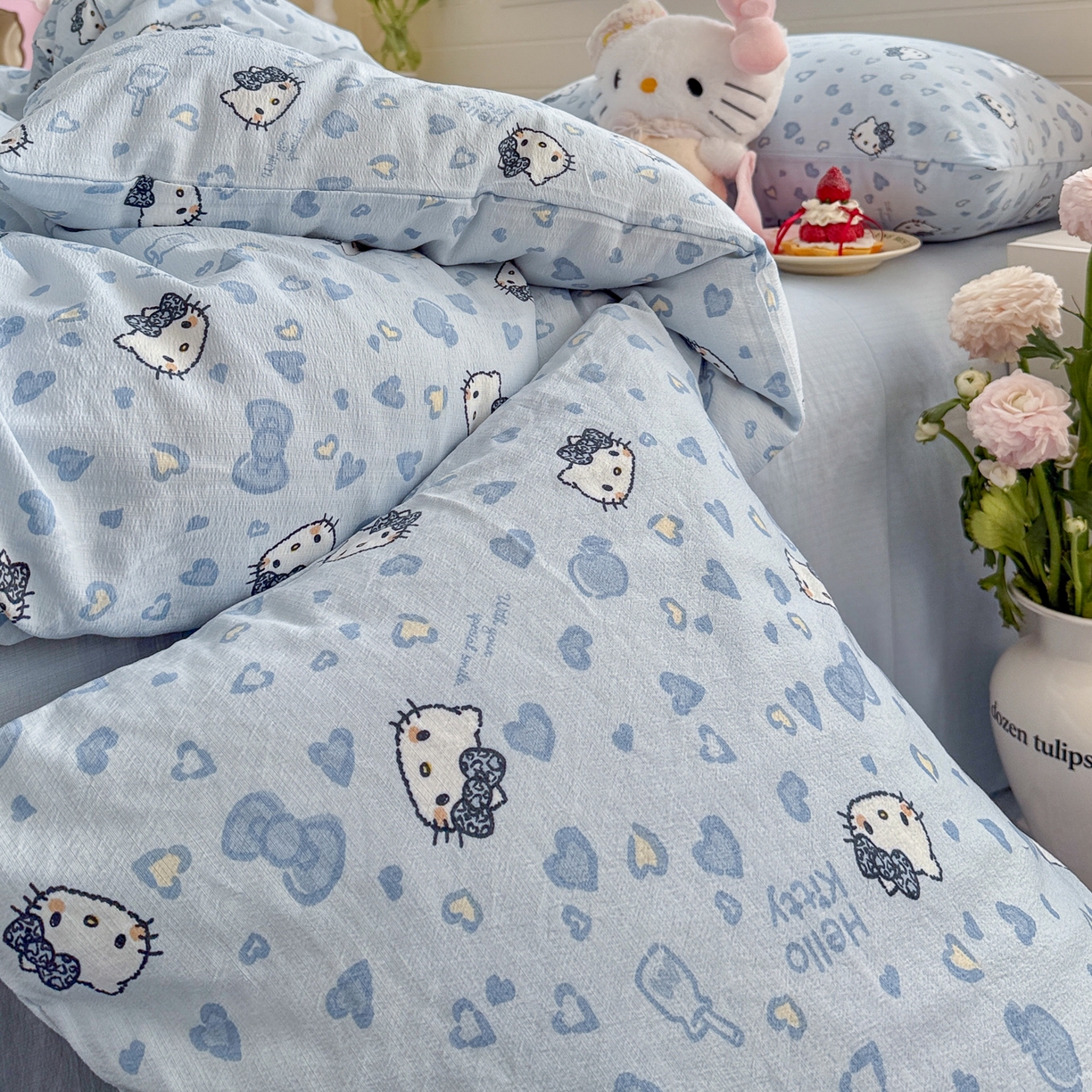 91家纺网 家纺一手货源 找家纺 初念 2026新款云感纱印花四件套 冰蓝凯蒂