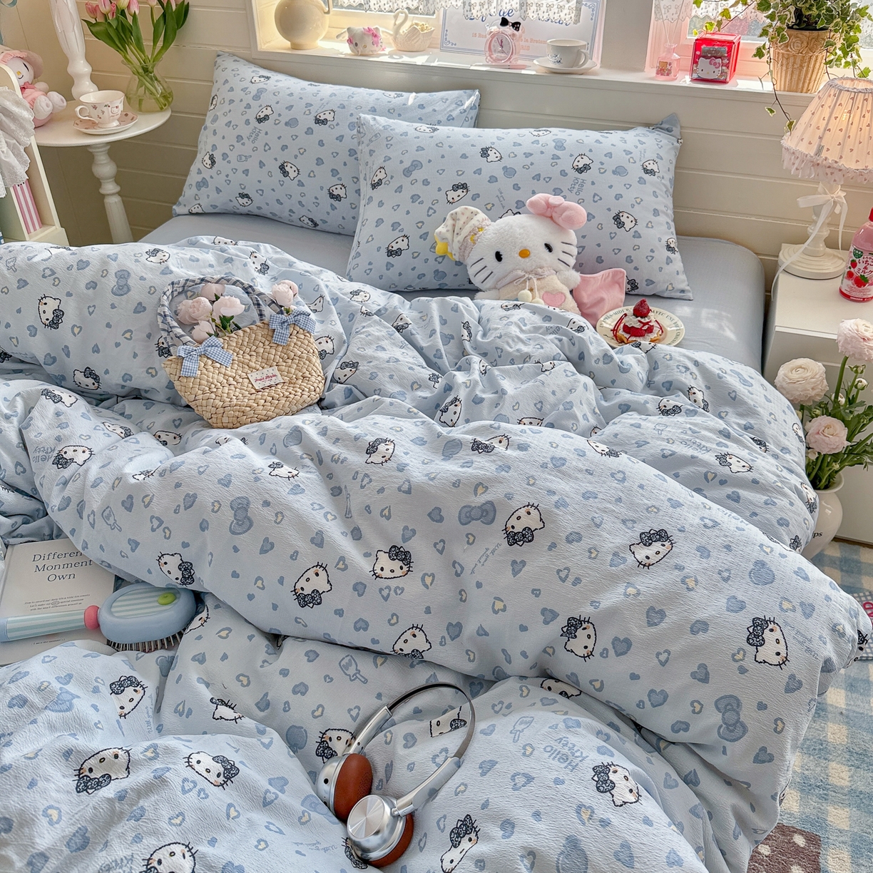 91家纺网 家纺一手货源 找家纺 初念 2026新款云感纱印花四件套 冰蓝凯蒂