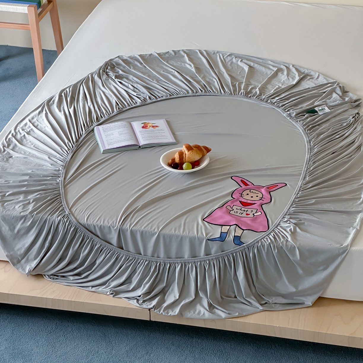 91家纺网 家纺一手货源 找家纺 （总）RYB红黄兰 2026新款设计师原创A类锦氨贴布绣超凉感床笠三件套床笠单件