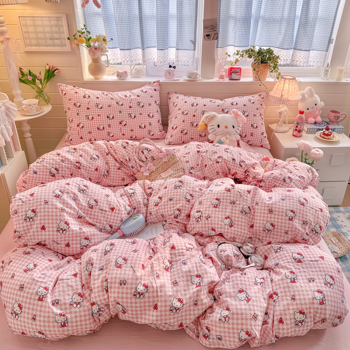 91家纺网 家纺一手货源 找家纺 初念 2026新款云感纱印花四件套 凯蒂粉小格