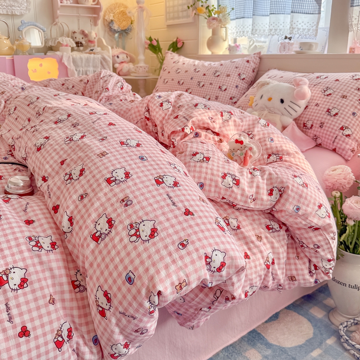 91家纺网 家纺一手货源 找家纺 初念 2026新款云感纱印花四件套 凯蒂粉小格