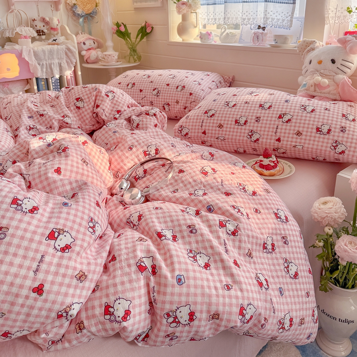 91家纺网 家纺一手货源 找家纺 初念 2026新款云感纱印花四件套 凯蒂粉小格