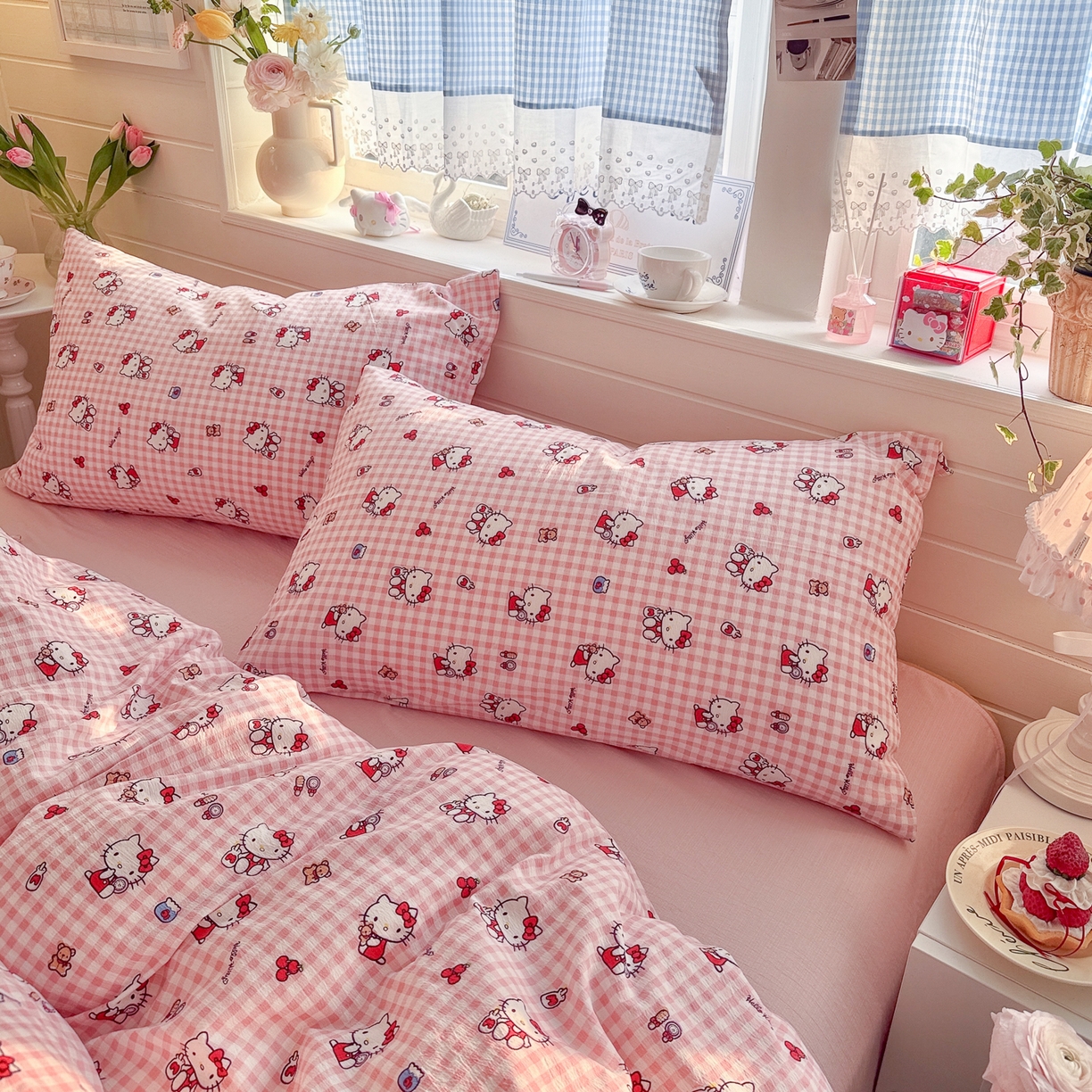 91家纺网 家纺一手货源 找家纺 初念 2026新款云感纱印花四件套 凯蒂粉小格