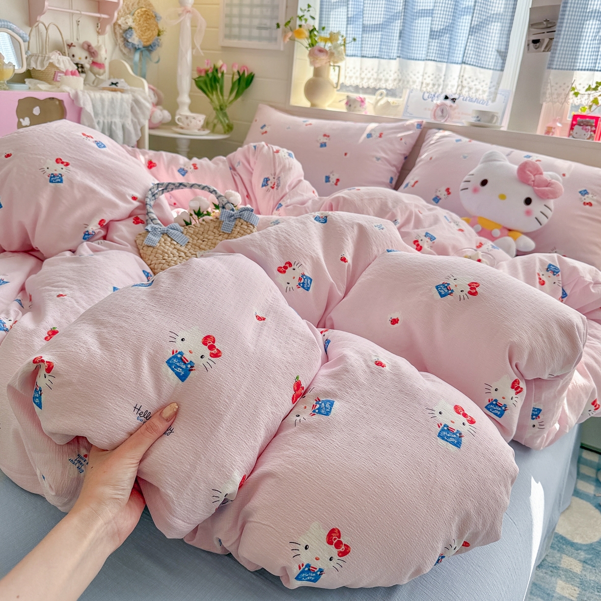 91家纺网 家纺一手货源 找家纺 初念 2026新款云感纱印花四件套 凯蒂养鱼