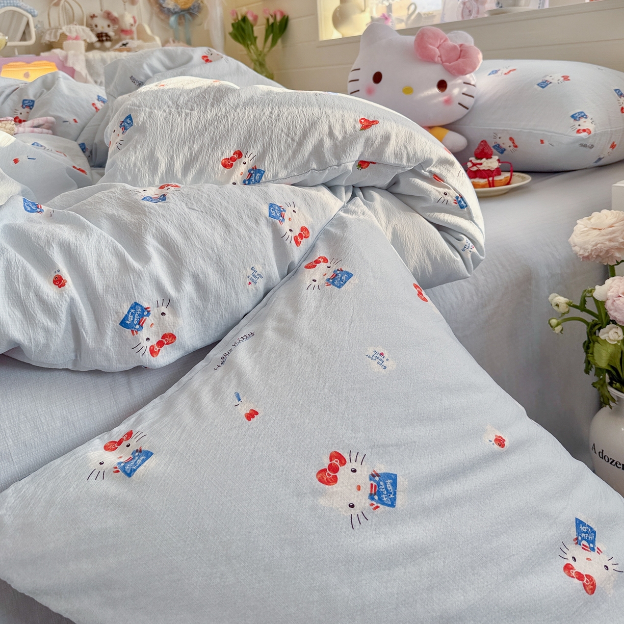 91家纺网 家纺一手货源 找家纺 初念 2026新款云感纱印花四件套 凯蒂养鱼蓝