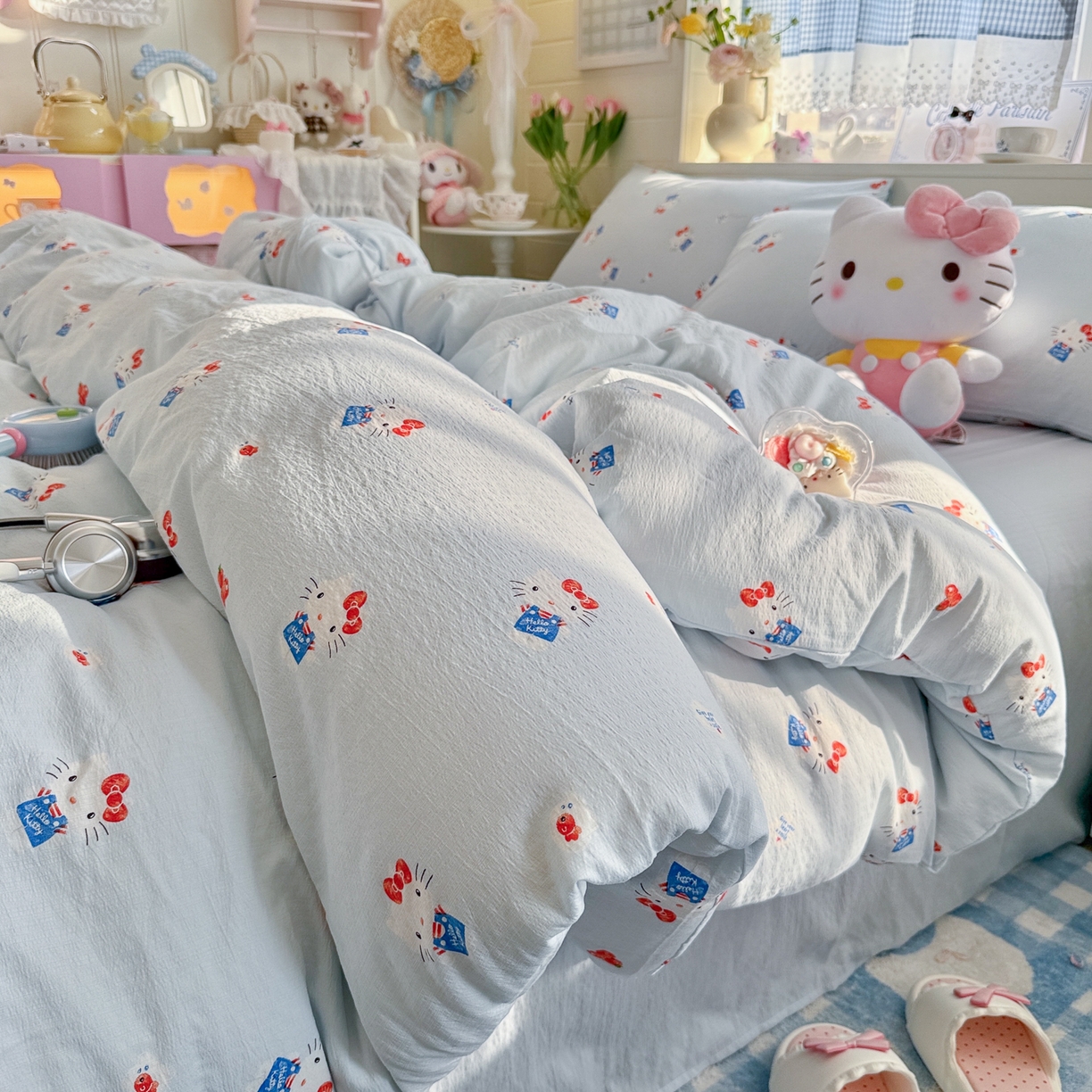 91家纺网 家纺一手货源 找家纺 初念 2026新款云感纱印花四件套 凯蒂养鱼蓝