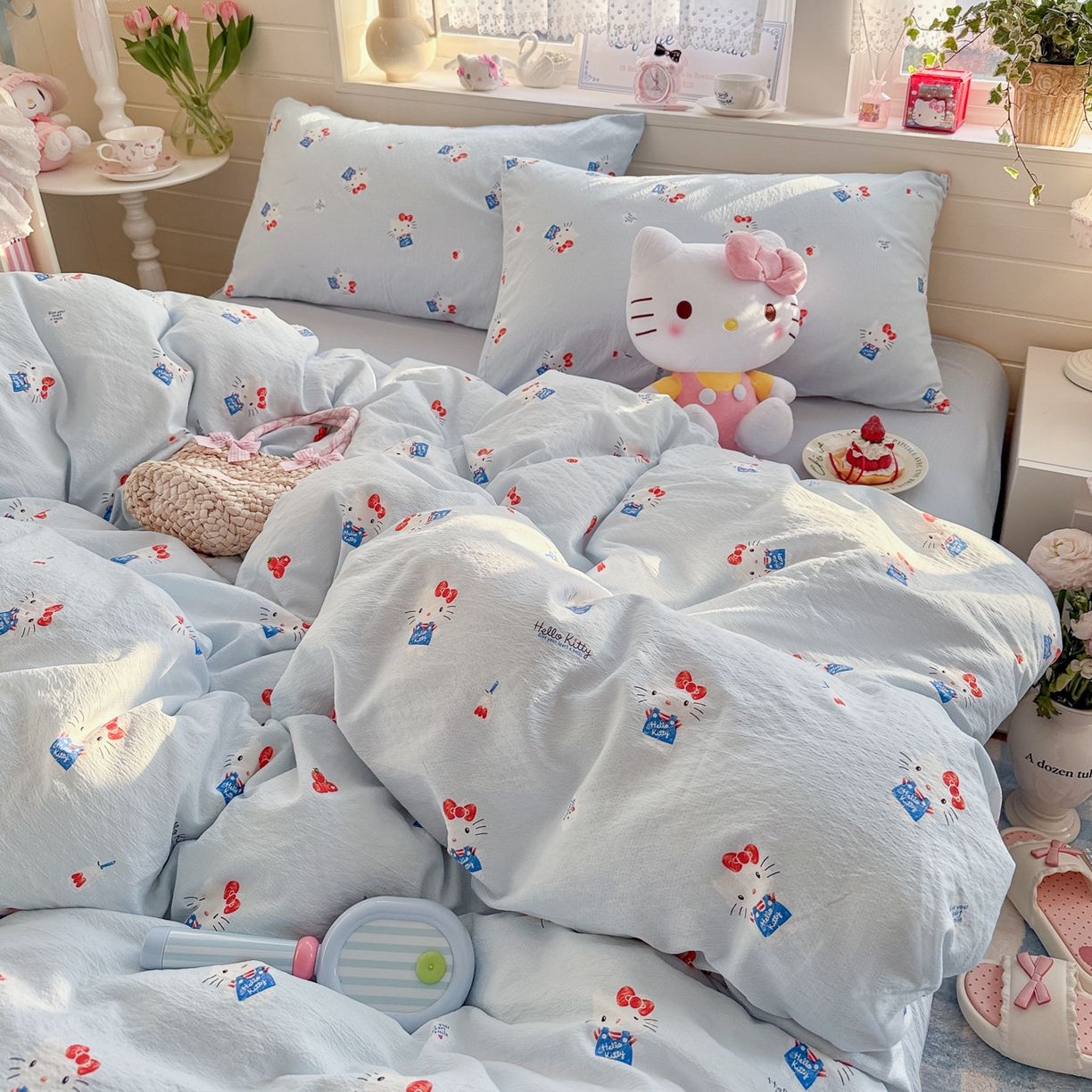 91家纺网 家纺一手货源 找家纺 初念 2026新款云感纱印花四件套 凯蒂养鱼蓝