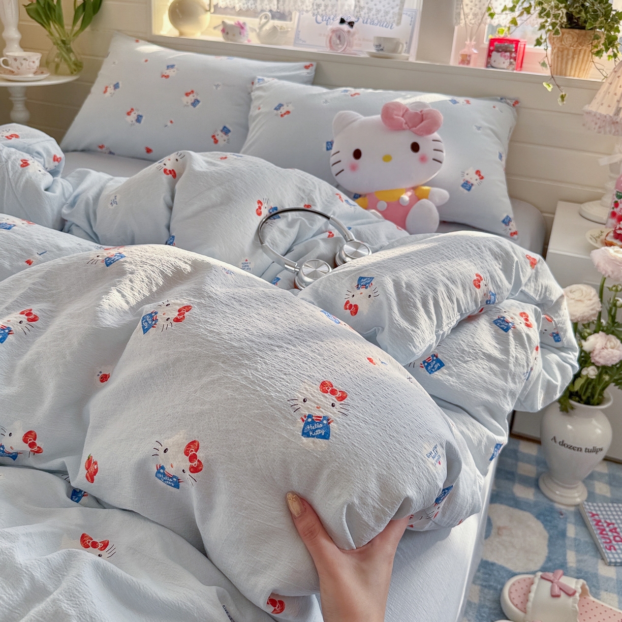 91家纺网 家纺一手货源 找家纺 初念 2026新款云感纱印花四件套 凯蒂养鱼蓝