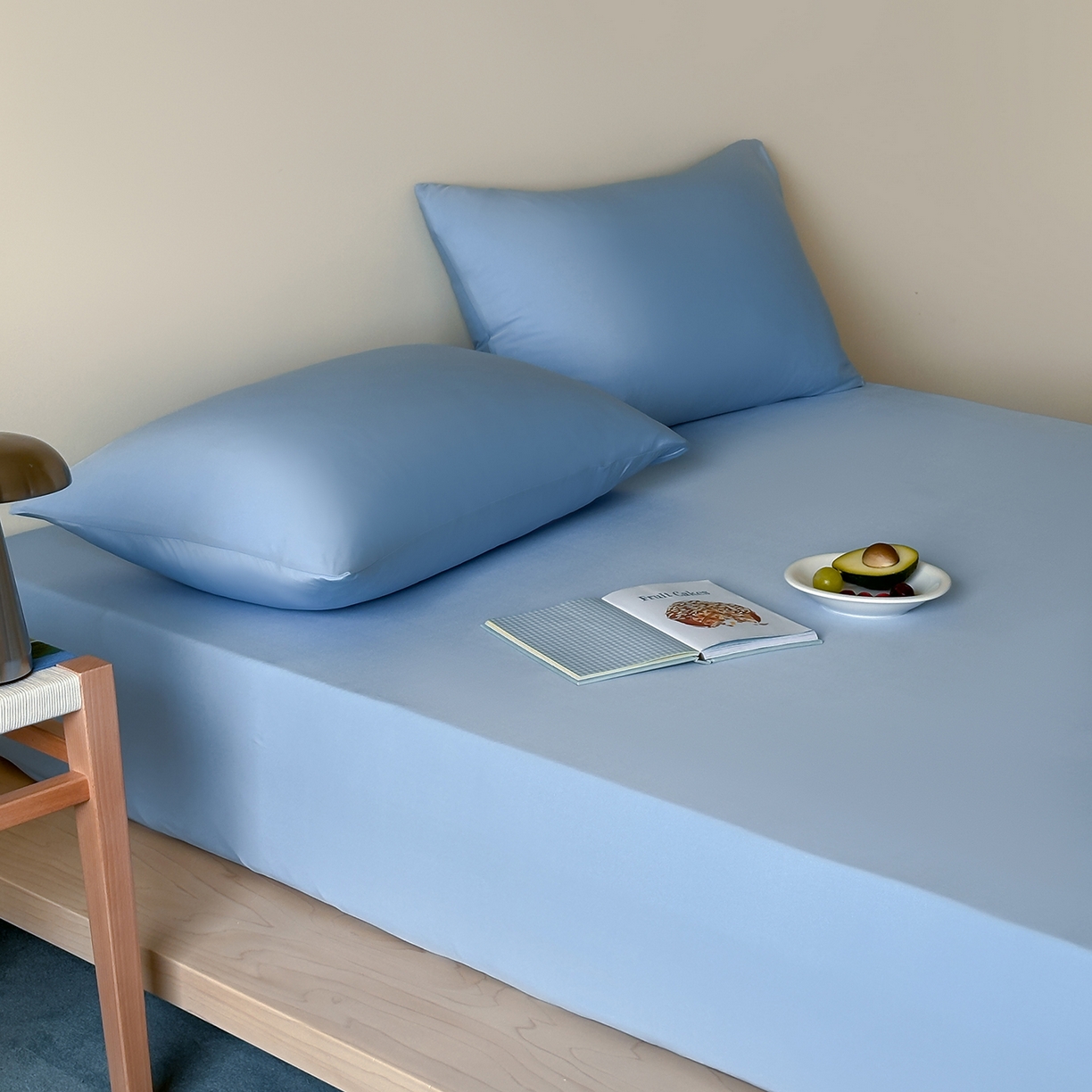 91家纺网 家纺一手货源 找家纺 RYB红黄兰 2026新款设计师原创A类锦氨贴布绣超凉感床笠三件套床笠单件 企鹅Dudu