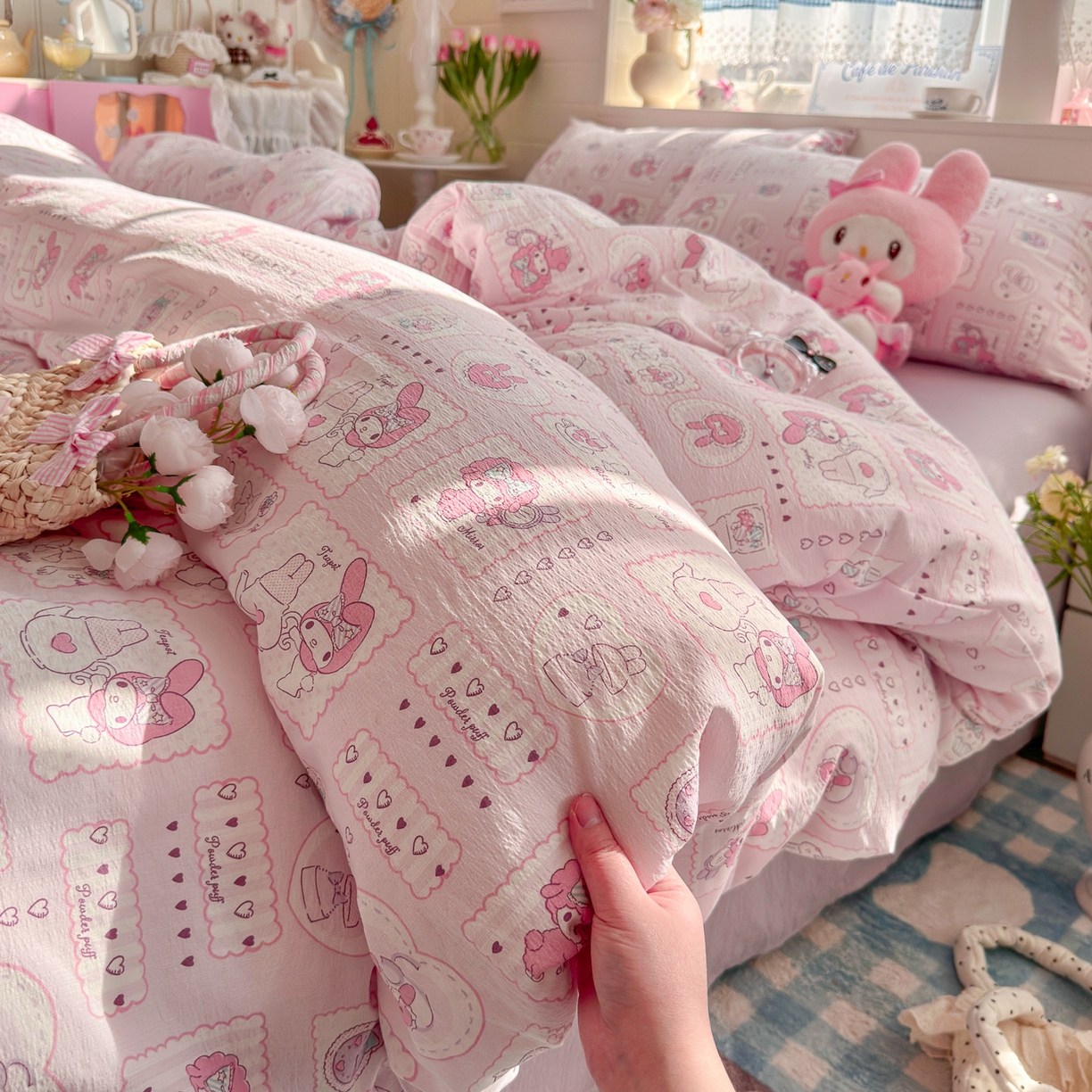 91家纺网 家纺一手货源 找家纺 初念 2026新款云感纱印花四件套 美乐蒂邮册