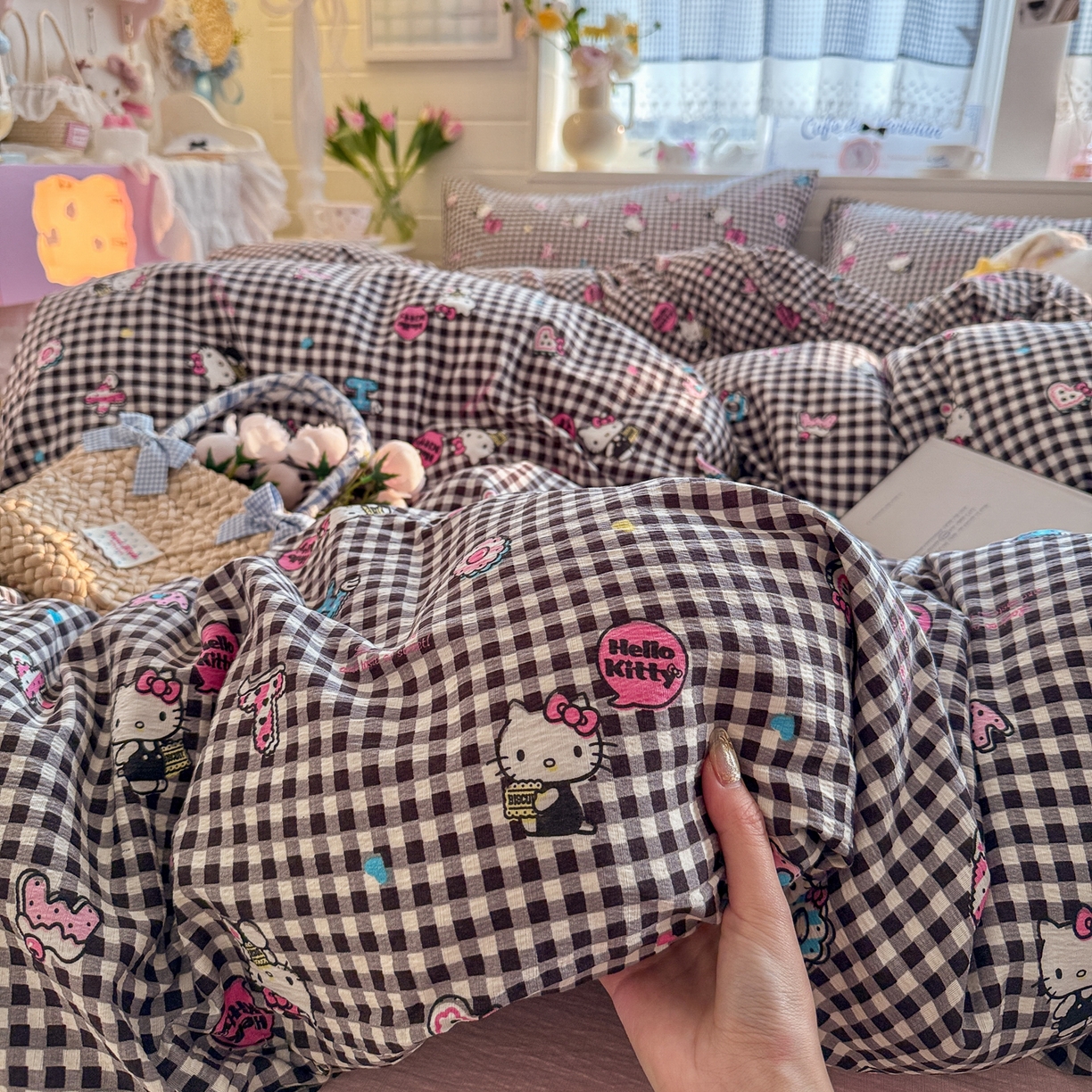 91家纺网 家纺一手货源 找家纺 初念 2026新款云感纱印花四件套 棋盘粉KT