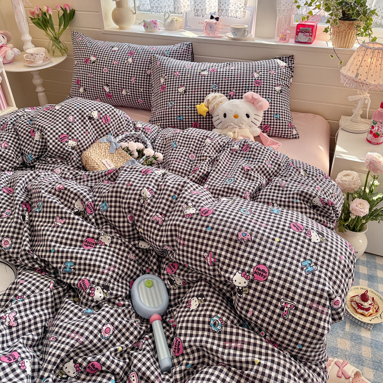 91家纺网 家纺一手货源 找家纺 初念 2026新款云感纱印花四件套 棋盘粉KT