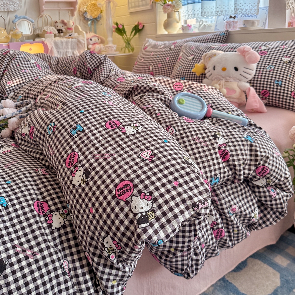 91家纺网 家纺一手货源 找家纺 初念 2026新款云感纱印花四件套 棋盘粉KT