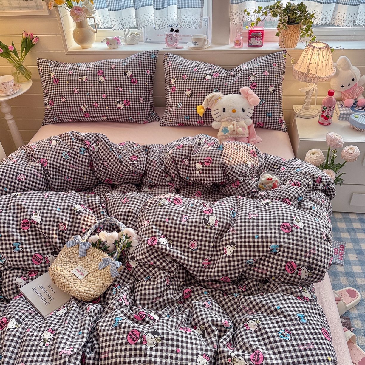 91家纺网 家纺一手货源 找家纺 初念 2026新款云感纱印花四件套 棋盘粉KT