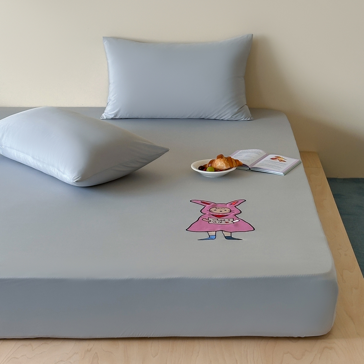 91家纺网 家纺一手货源 找家纺 RYB红黄兰 2026新款设计师原创A类锦氨贴布绣超凉感床笠三件套床笠单件 魅影灰