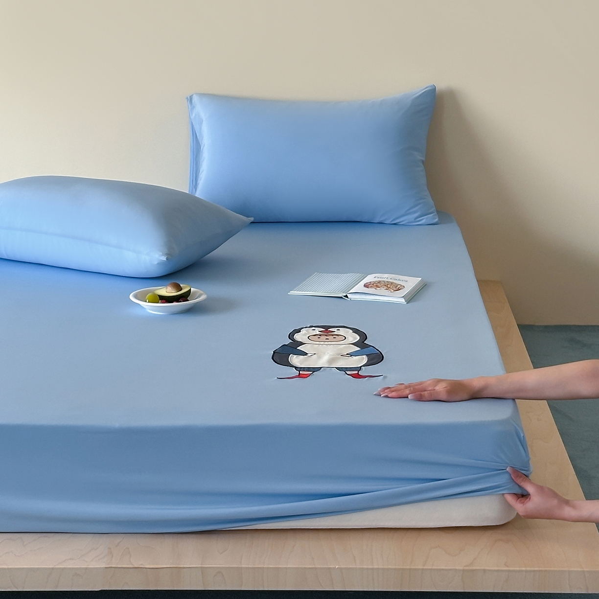 91家纺网 家纺一手货源 找家纺 RYB红黄兰 2026新款设计师原创A类锦氨贴布绣超凉感床笠三件套床笠单件 晴空蓝