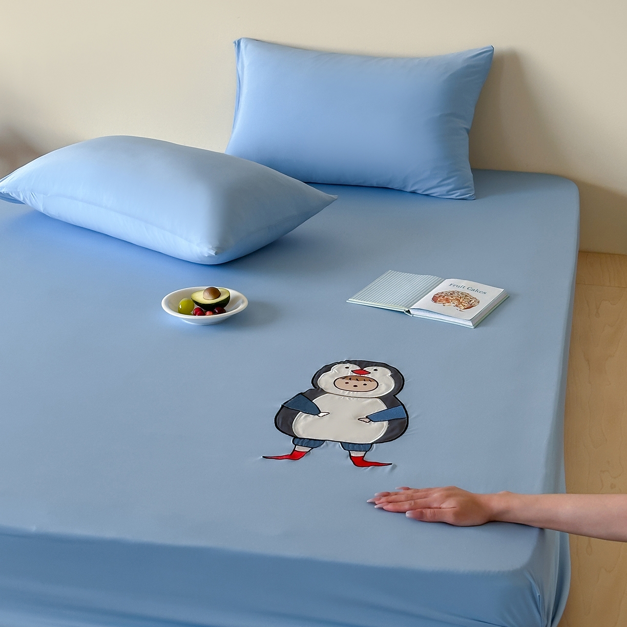 91家纺网 家纺一手货源 找家纺 RYB红黄兰 2026新款设计师原创A类锦氨贴布绣超凉感床笠三件套床笠单件 晴空蓝