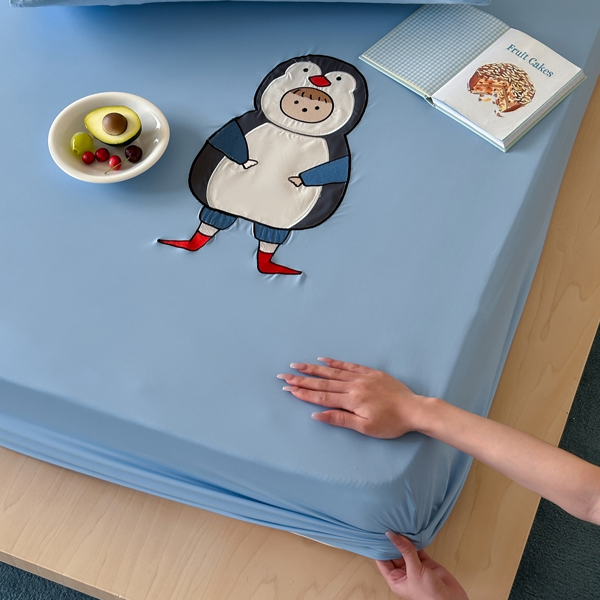 91家纺网 家纺一手货源 找家纺 RYB红黄兰 2026新款设计师原创A类锦氨贴布绣超凉感床笠三件套床笠单件 晴空蓝