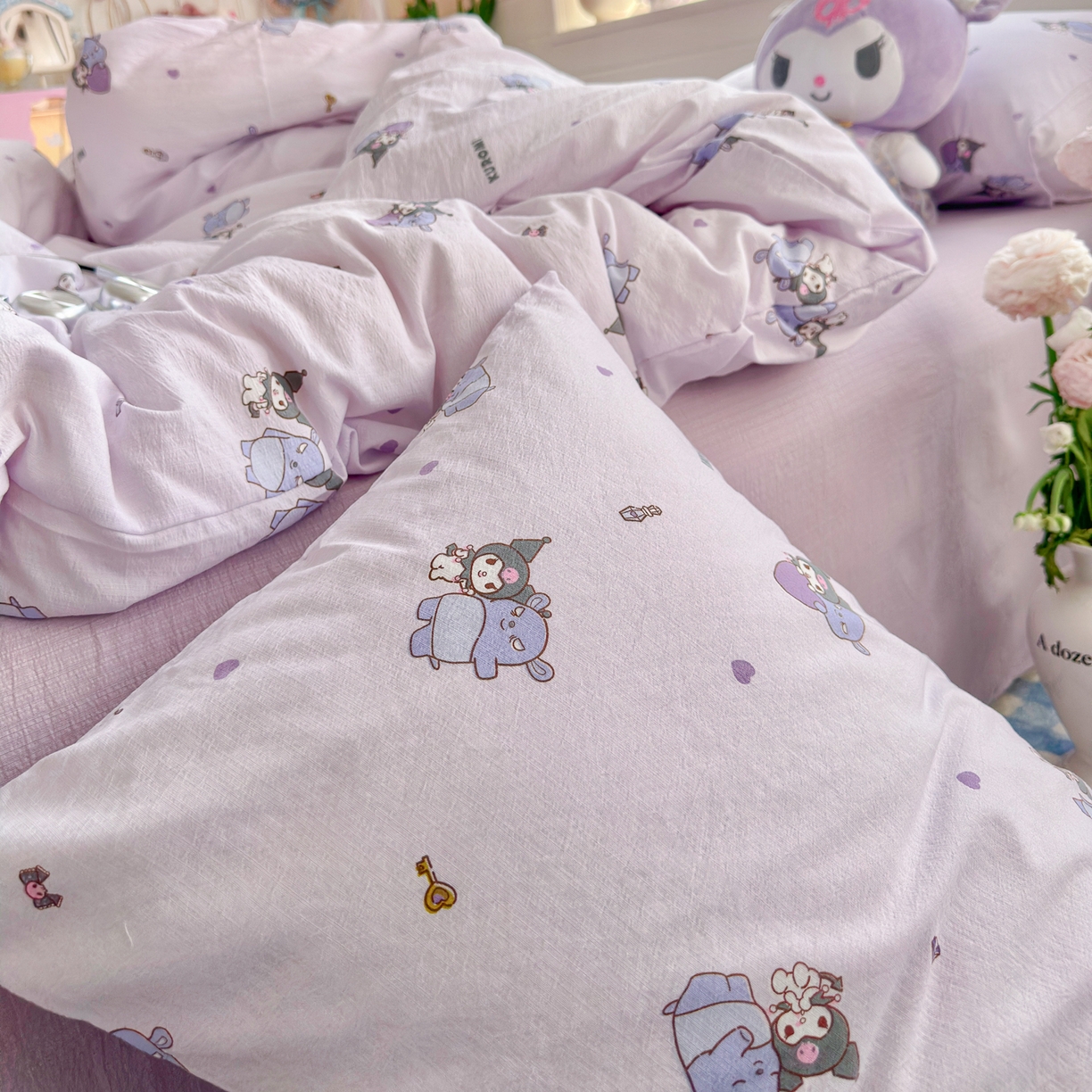 91家纺网 家纺一手货源 找家纺 初念 2026新款云感纱印花四件套 小怪库洛米