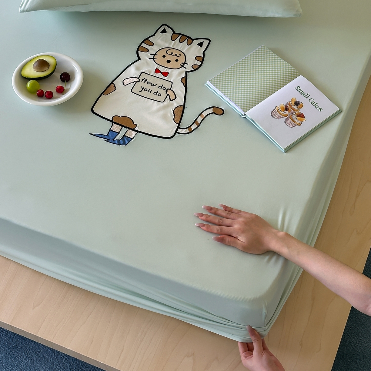 91家纺网 家纺一手货源 找家纺 RYB红黄兰 2026新款设计师原创A类锦氨贴布绣超凉感床笠三件套床笠单件 冰雾绿