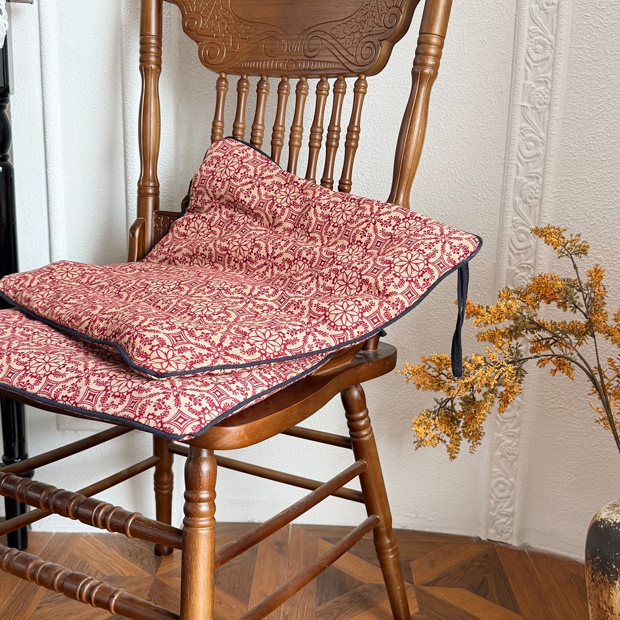 91家纺网 家纺一手货源 找家纺 座享家 2026新款棉麻复古坐垫 胭脂