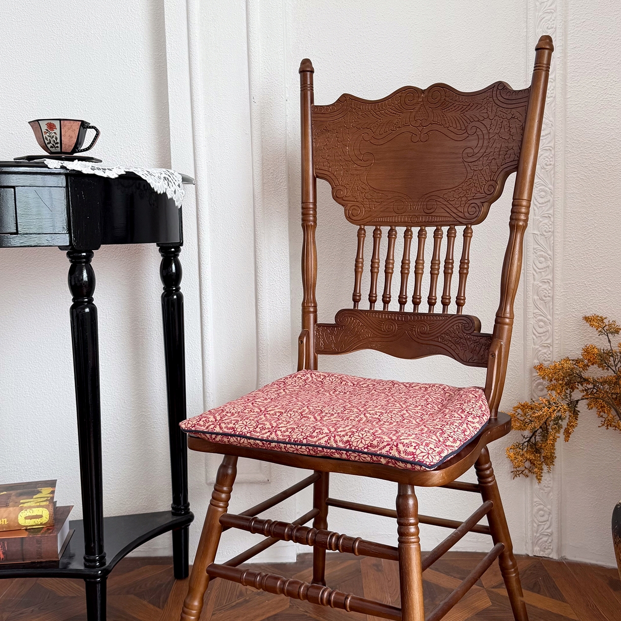 91家纺网 家纺一手货源 找家纺 座享家 2026新款棉麻复古坐垫 胭脂