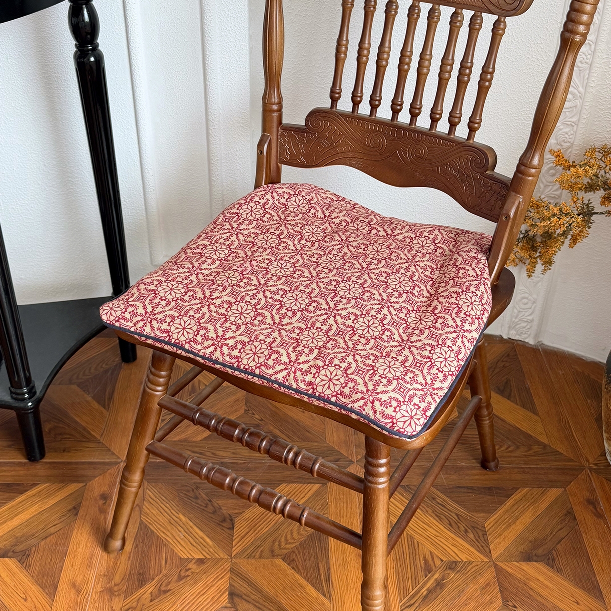 91家纺网 家纺一手货源 找家纺 座享家 2026新款棉麻复古坐垫 胭脂