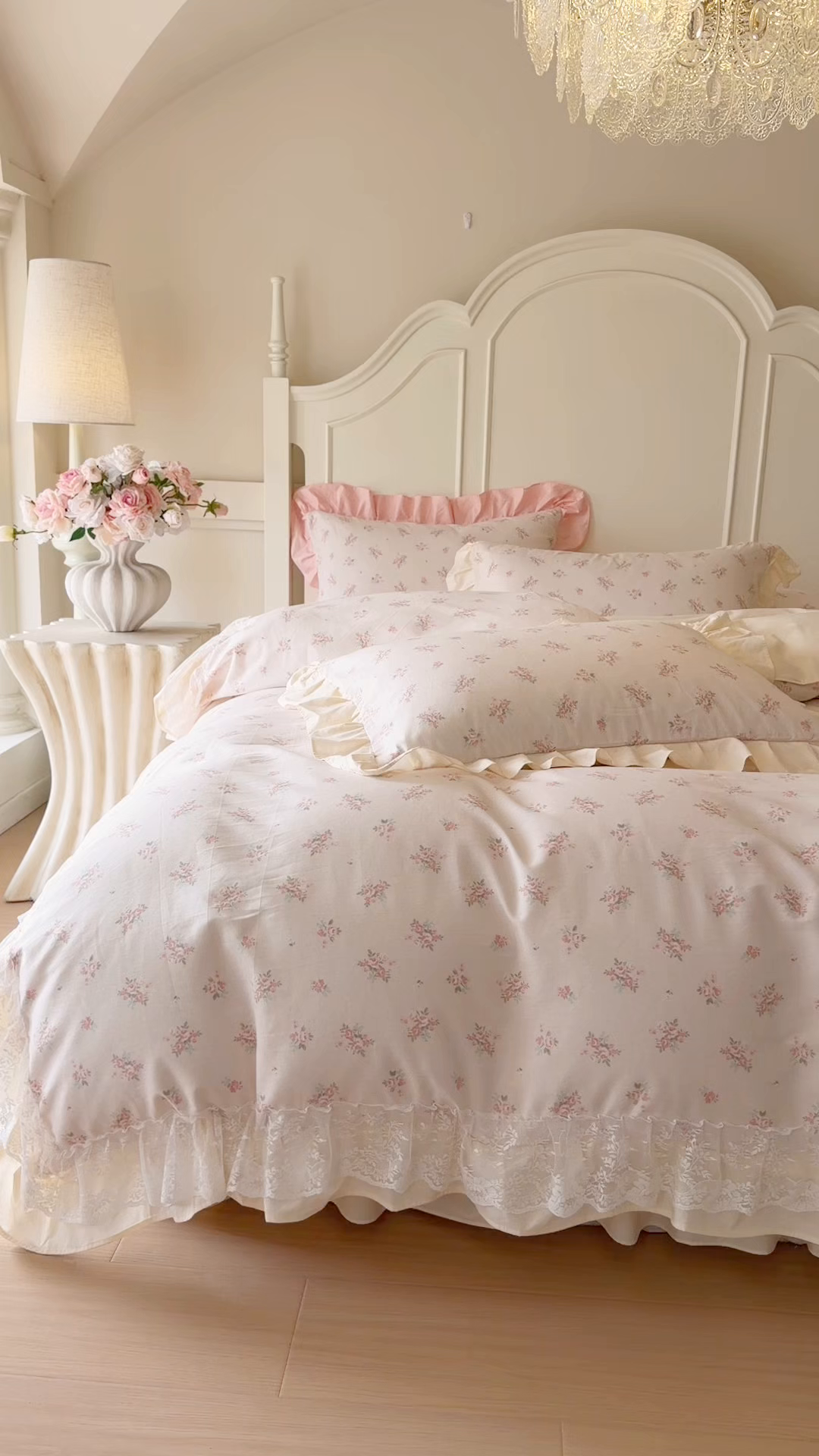 91家纺网 家纺一手货源 找家纺 花香四季家纺 2026新款法式全棉纯棉印花床裙款四件套-法式甜心 法式甜心-米白