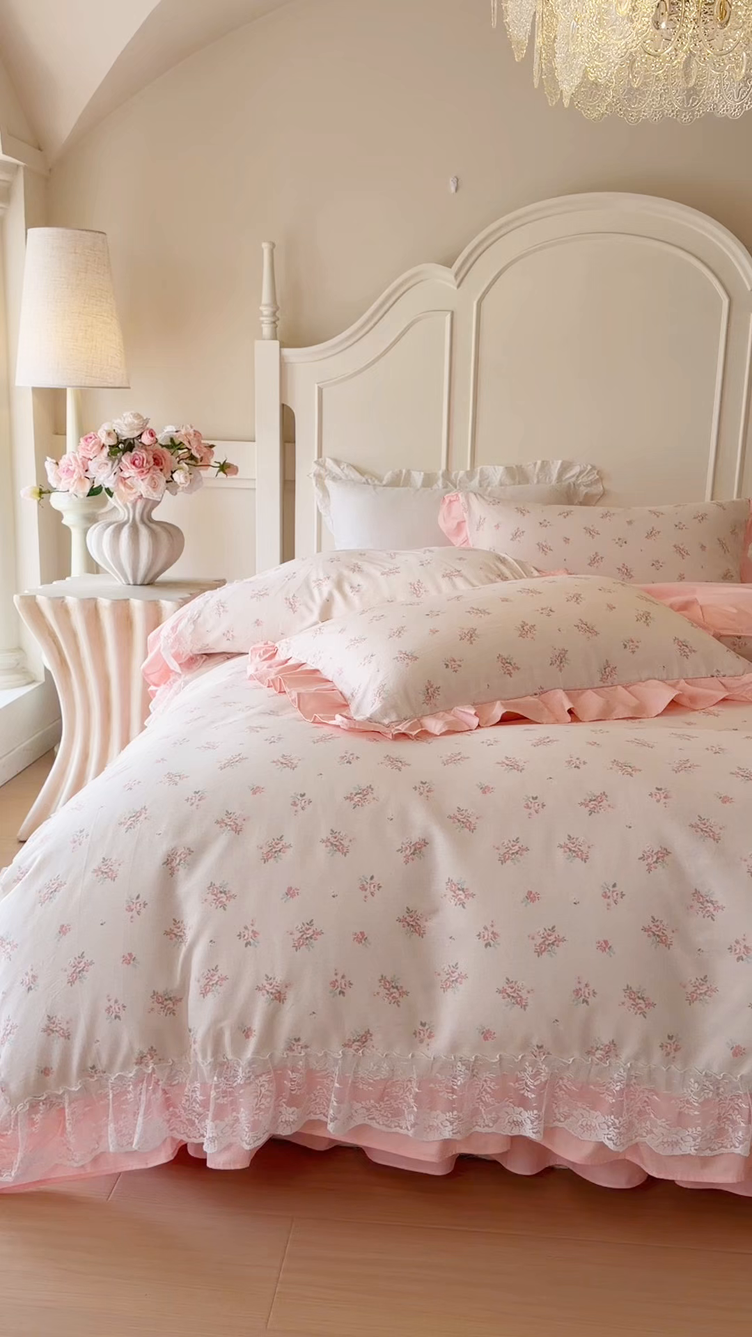 91家纺网 家纺一手货源 找家纺 花香四季家纺 2026新款法式全棉纯棉印花床裙款四件套-法式甜心 法式甜心-粉