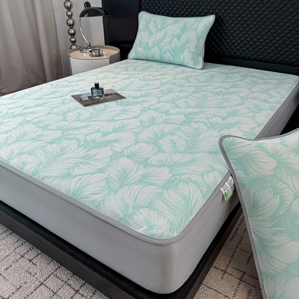 91家纺网 家纺一手货源 找家纺 赛丽雅 2026新款A类450克PE提花复合三明治床笠款凉感面料凉席防滑全包床罩 羽纹-绿