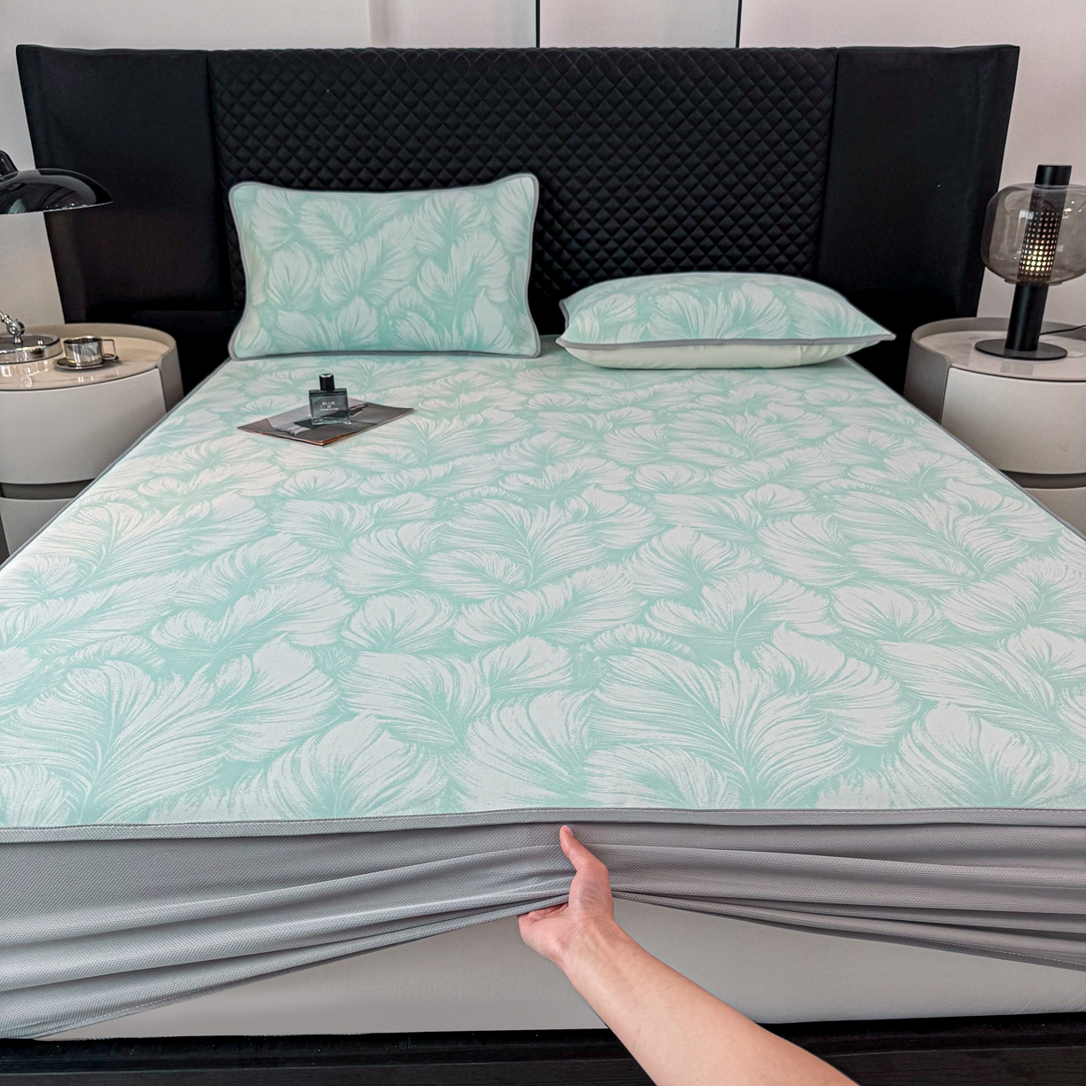 91家纺网 家纺一手货源 找家纺 赛丽雅 2026新款A类450克PE提花复合三明治床笠款凉感面料凉席防滑全包床罩 羽纹-绿