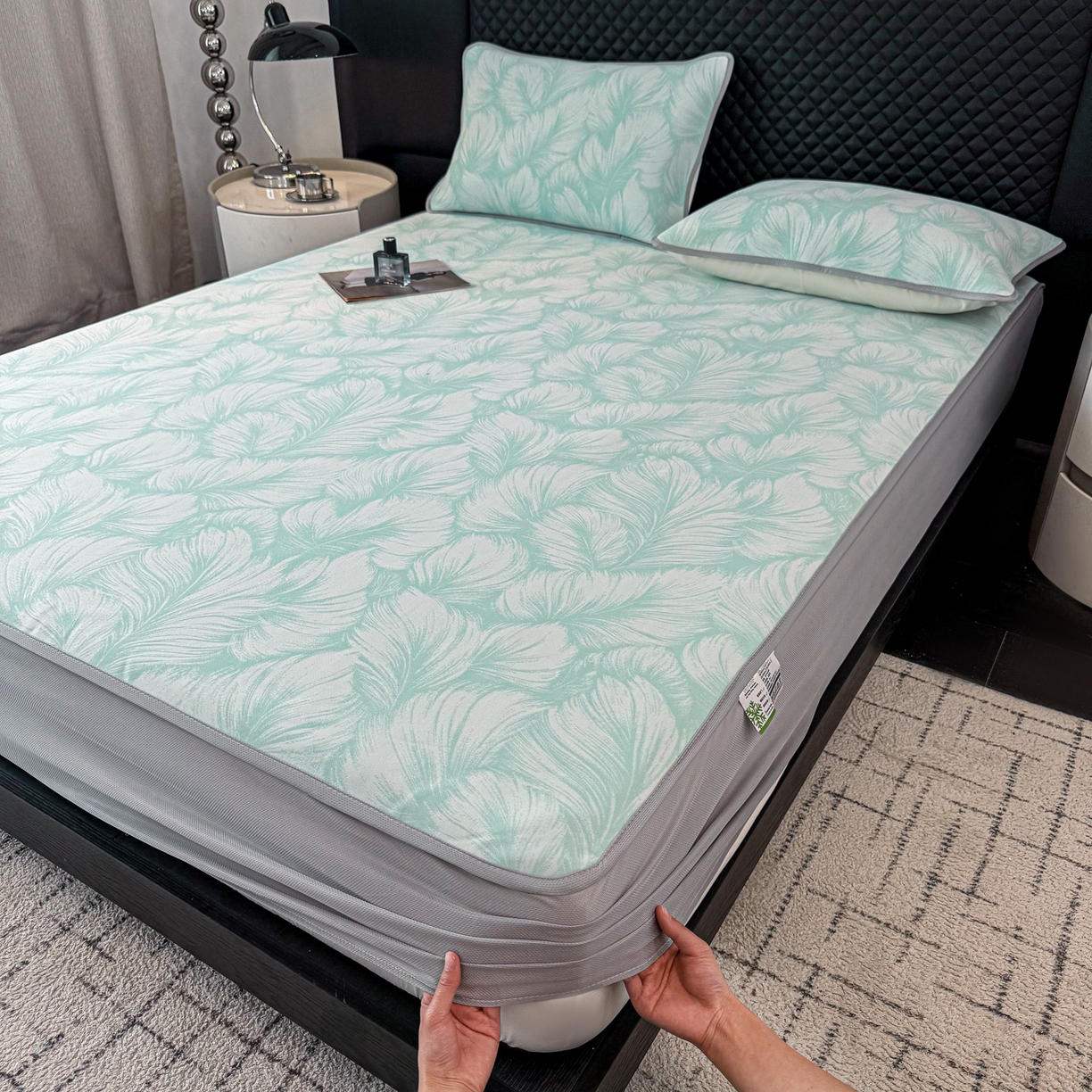 91家纺网 家纺一手货源 找家纺 赛丽雅 2026新款A类450克PE提花复合三明治床笠款凉感面料凉席防滑全包床罩 羽纹-绿