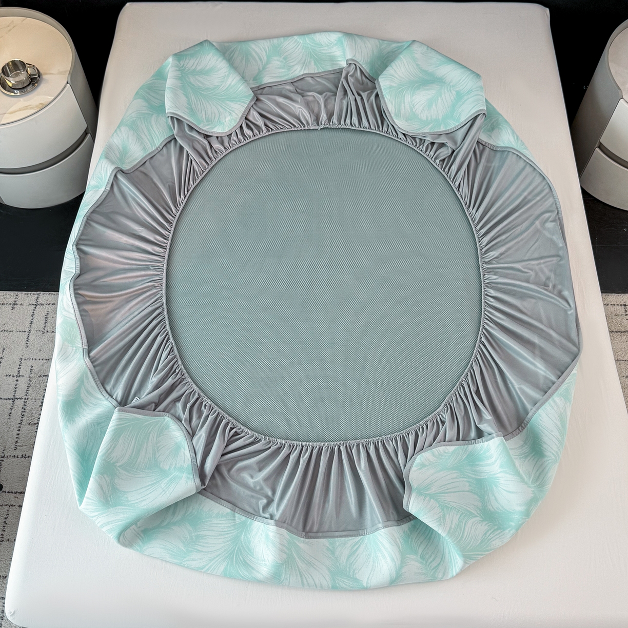 91家纺网 家纺一手货源 找家纺 赛丽雅 2026新款A类450克PE提花复合三明治床笠款凉感面料凉席防滑全包床罩 羽纹-绿