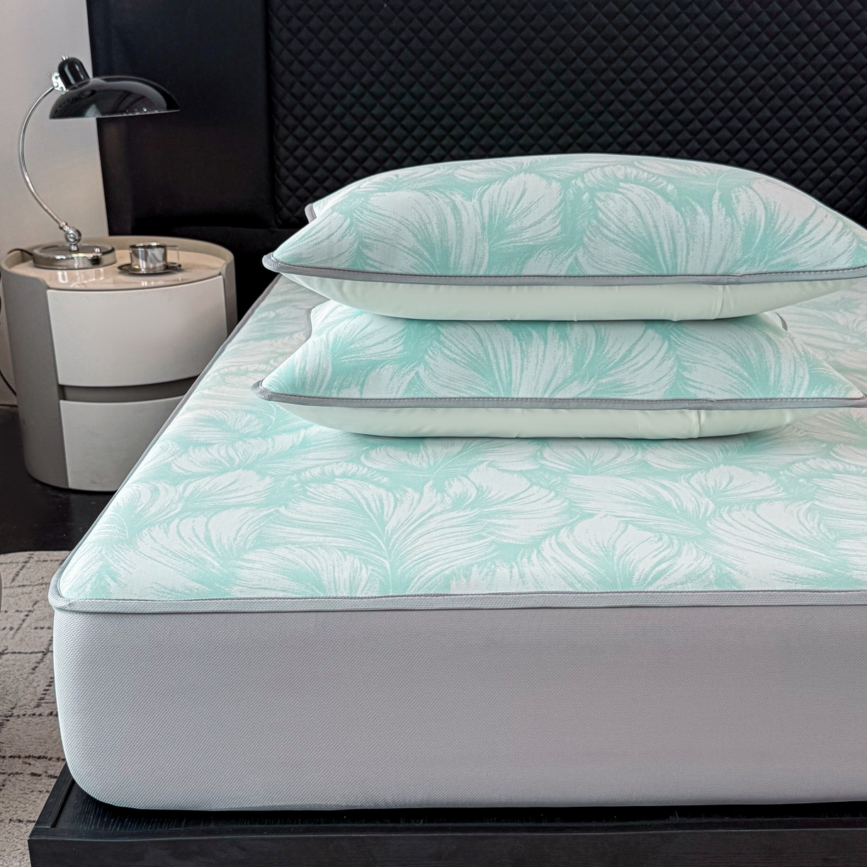 91家纺网 家纺一手货源 找家纺 赛丽雅 2026新款A类450克PE提花复合三明治床笠款凉感面料凉席防滑全包床罩 羽纹-绿