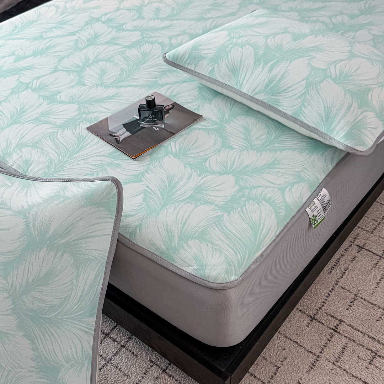 91家纺网 家纺一手货源 找家纺 赛丽雅 2026新款A类450克PE提花复合三明治床笠款凉感面料凉席防滑全包床罩 羽纹-绿