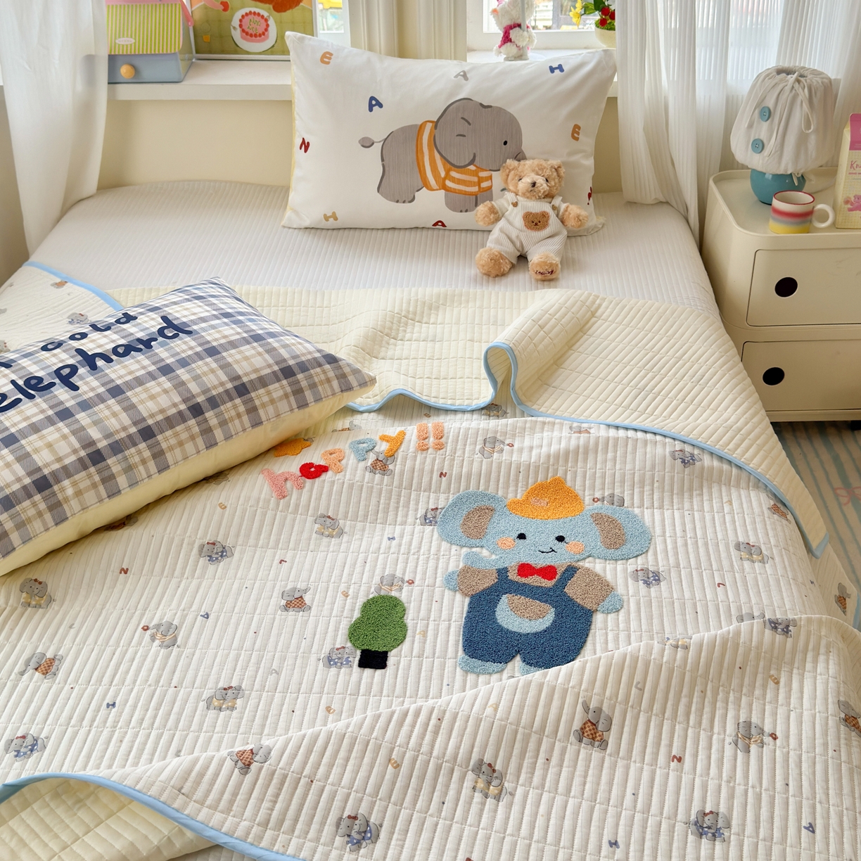 91家纺网 家纺一手货源 找家纺 （总）妮可 2026新款全棉毛巾绣夹棉床盖四件套搭配大版数码印花枕套