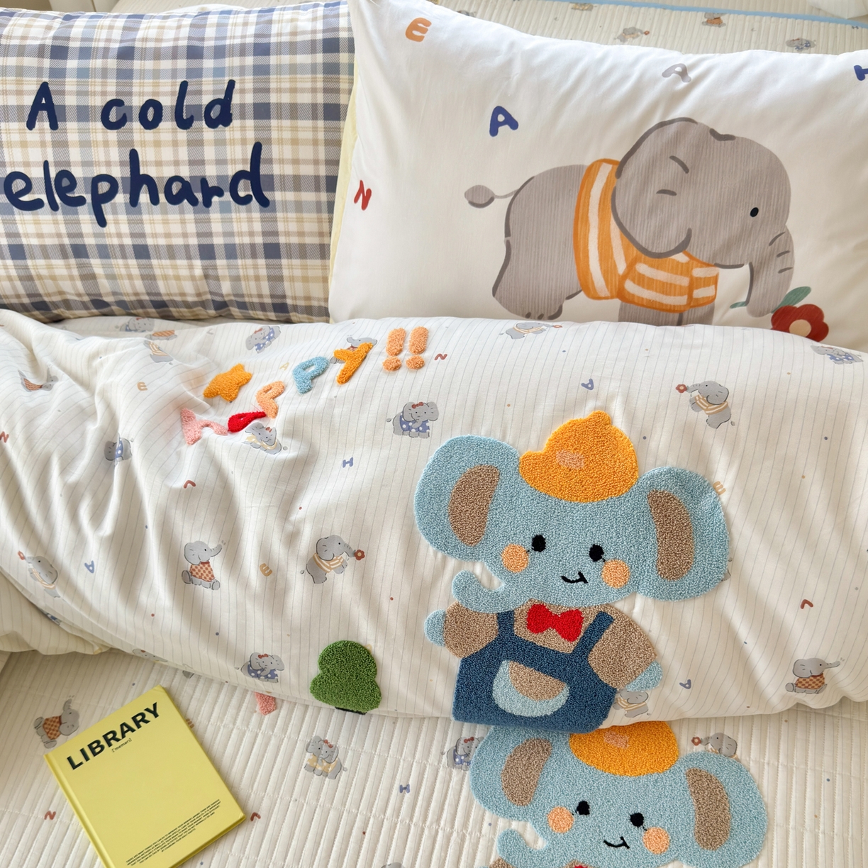 91家纺网 家纺一手货源 找家纺 （总）妮可 2026新款全棉毛巾绣夹棉床盖四件套搭配大版数码印花枕套