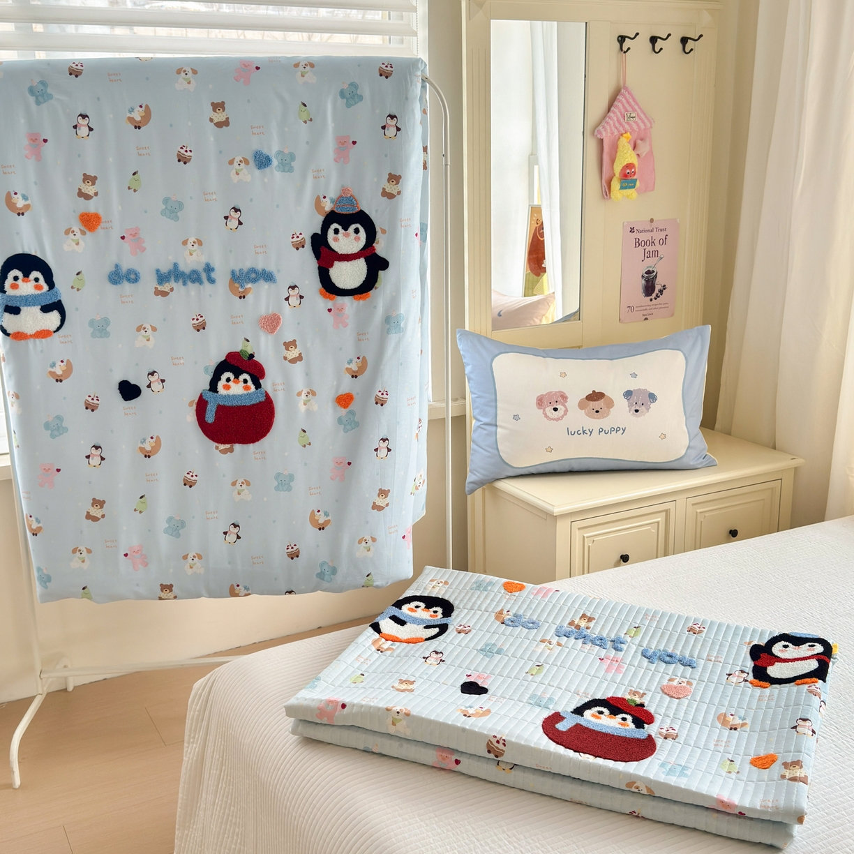 91家纺网 家纺一手货源 找家纺 （总）妮可 2026新款全棉毛巾绣夹棉床盖四件套搭配大版数码印花枕套