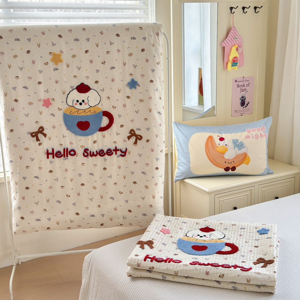 91家纺网 家纺一手货源 找家纺 （总）妮可 2026新款全棉毛巾绣夹棉床盖四件套搭配大版数码印花枕套