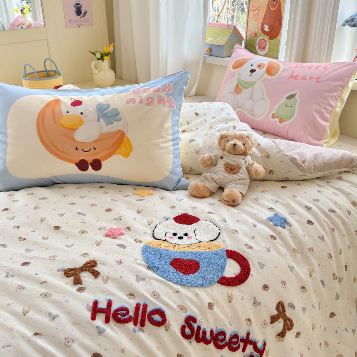 91家纺网 家纺一手货源 找家纺 妮可 2026新款全棉毛巾绣夹棉床盖四件套搭配大版数码印花枕套 甜甜修狗