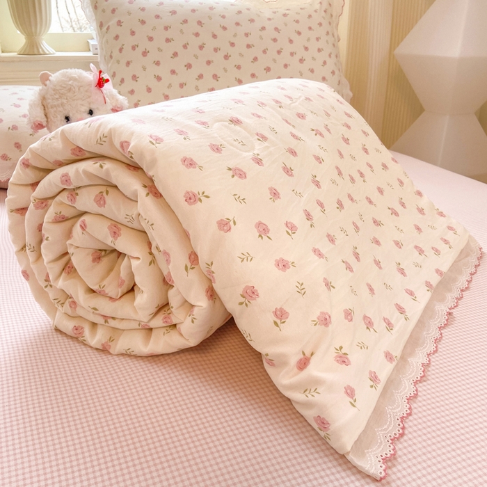 91家纺网 家纺一手货源 找家纺 漫仙阁家纺 2026新款云感泡芙棉夏被四件套 小玫瑰