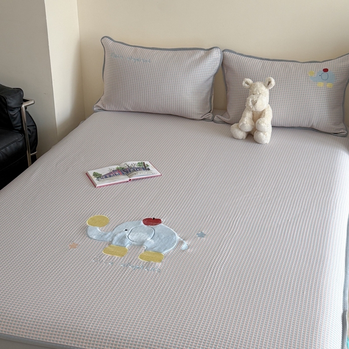 91家纺网 家纺一手货源 找家纺 暖生活 2026春夏新款3DMAX超凉感原创软凉席席子空调软席-床笠款 苹果象-床笠款