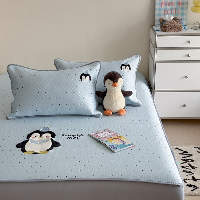 91家纺网 家纺一手货源 找家纺 暖生活 2026春夏新款3DMAX超凉感原创软凉席席子空调软席-床笠款 企鹅点点-床笠款