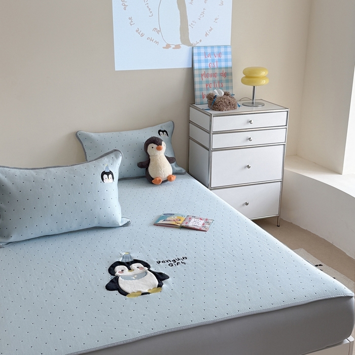 91家纺网 家纺一手货源 找家纺 暖生活 2026春夏新款3DMAX超凉感原创软凉席席子空调软席-床笠款 企鹅点点-床笠款