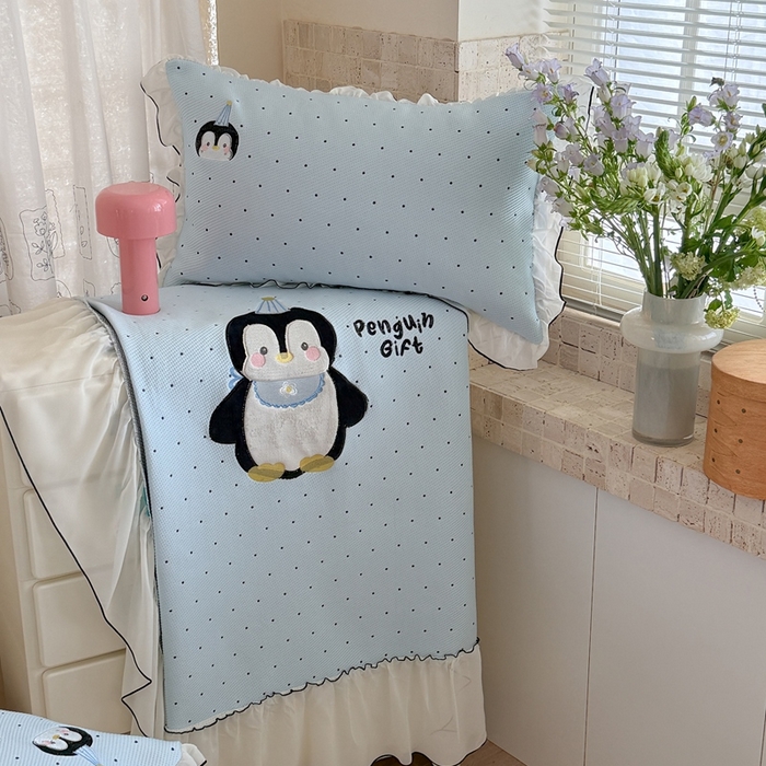 91家纺网 家纺一手货源 找家纺 暖生活 2026春夏新款3DMAX超凉感原创软凉席席子空调软席-床裙款 企鹅点点-床裙款